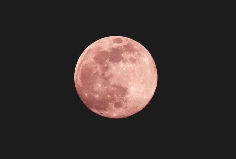 ASTRONOMIA - La Luna Rosa che illumina aprile e decide la Pasqua