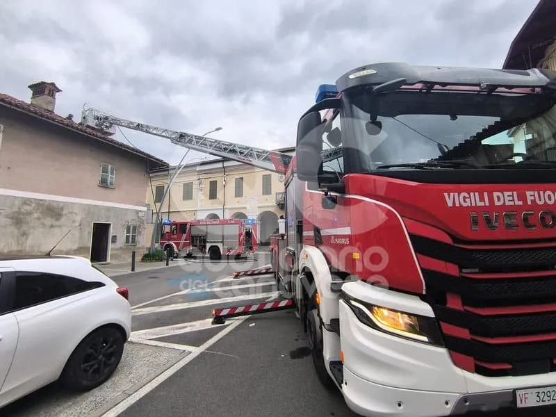LUSIGLIE' - Incendio camino nei locali della parrocchia, intervento dei vigili del fuoco - FOTO e VIDEO