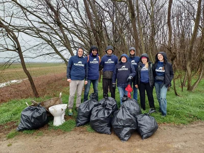 LUSIGLIE' - Plastic Free, ripulito il paese: raccolti 150 chili di rifiuti - FOTO