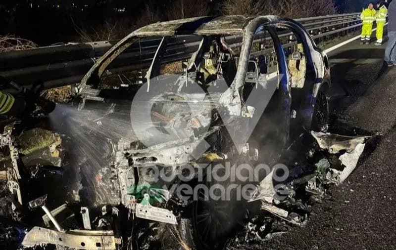 RACCORDO TORINO-CASELLE - Alfa Romeo Tonale prende fuoco durante la marcia - VIDEO