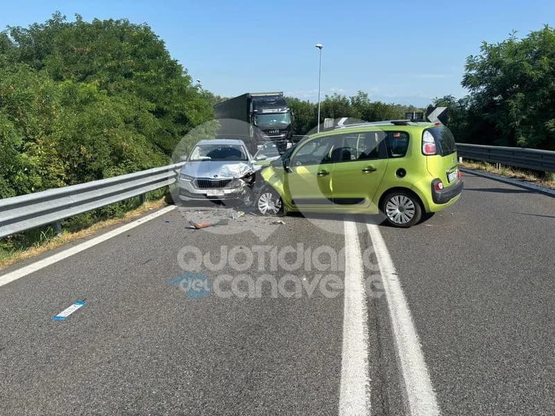 CASELLE-MAPPANO - Schianto sul raccordo tra due auto: entrambi i conducenti ricoverati all'ospedale di Ciriè