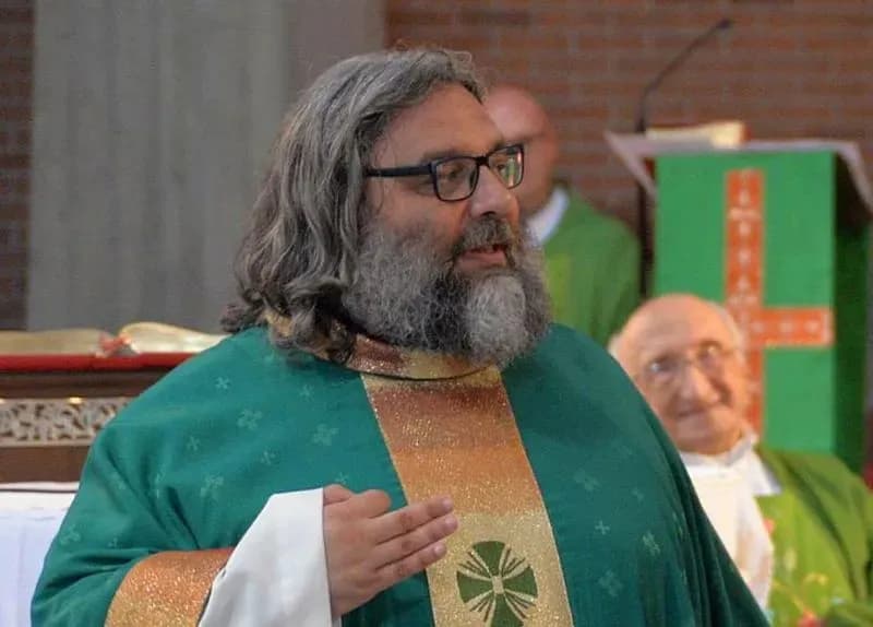 LEINI-MAPPANO - Restano gravi ma stazionarie le condizioni del parroco don Riccardo Robella