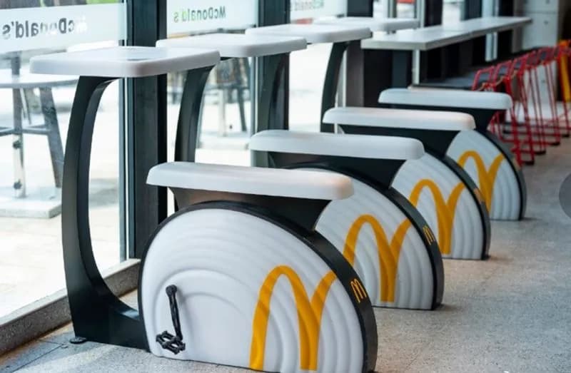 SALUTE - Pedalando (dentro) al fast-food