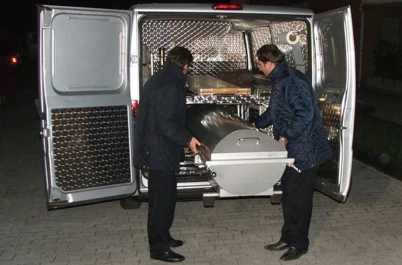 MONTANARO - I famigliari non riescono a contattarlo, trovato morto in casa: forse stroncato da un malore fulminante