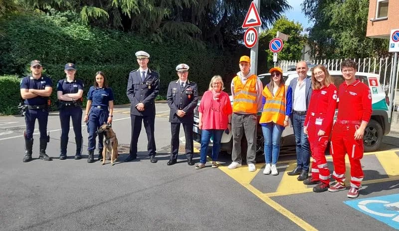 NOLE - Presentato il progetto «Agente per un giorno»: studenti a lezione con polizia locale, vigili del fuoco e Croce Rossa - FOTO e VIDEO