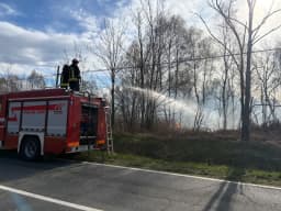 NOLE-VAUDA CANAVESE - A causa del vento riaccesi alcuni focolai del vasto incendio nelle Vaude