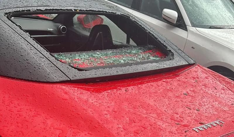 IVREA-PAVONE CANAVESE - Tanti danni provocati dalla grandine: anche una Ferrari devastata - FOTO