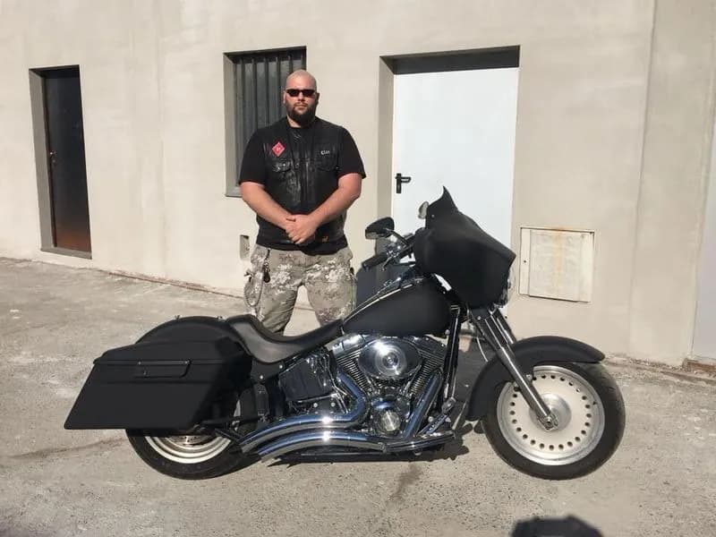 PAVONE CANAVESE - Venerdì l'ultimo saluto a Simone Sannelli, il «gigante buono», vittima di uno schianto sulla Ivrea-Santhià