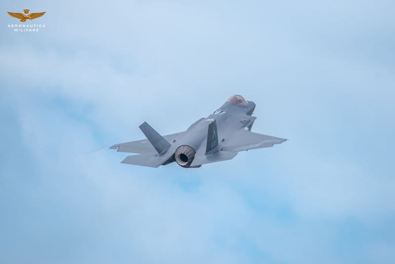 CANAVESE - Sei caccia a bassa quota sui cieli di Ivrea e dintorni