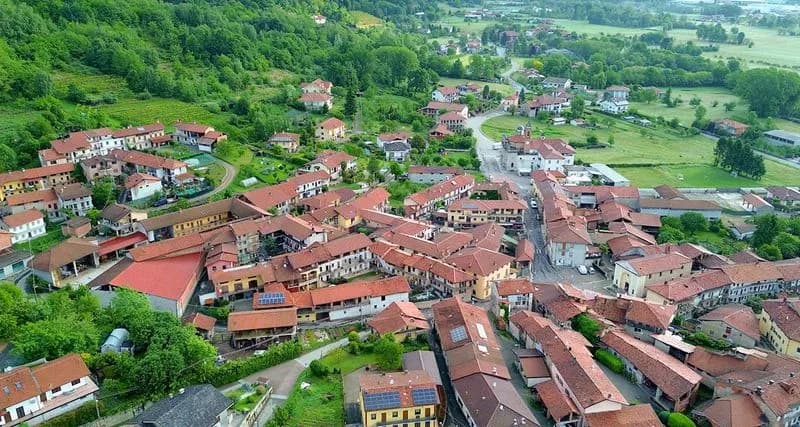 PERTUSIO - Atti vandalici in forte aumento, appello del sindaco: «Anche un piccolo fuoco può fare grandi danni»