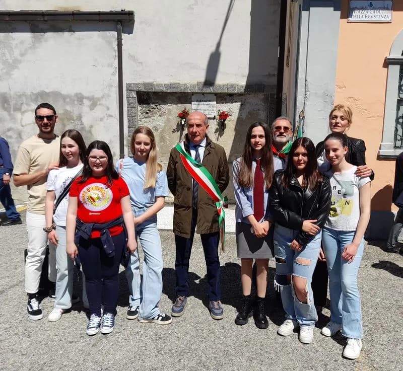 PONT CANAVESE - Festa della Liberazione, inaugurata la piazza Caduti della Resistenza - FOTO e VIDEO