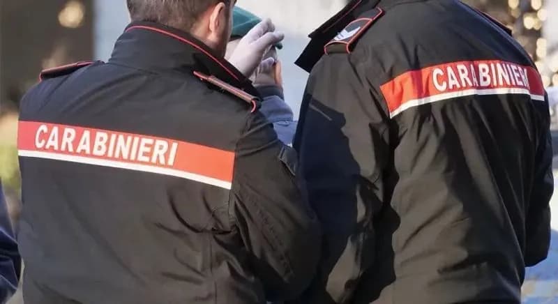 PRASCORSANO - Si traveste da carabiniere per rubare nelle case: tentato furto in strada per Pratiglione
