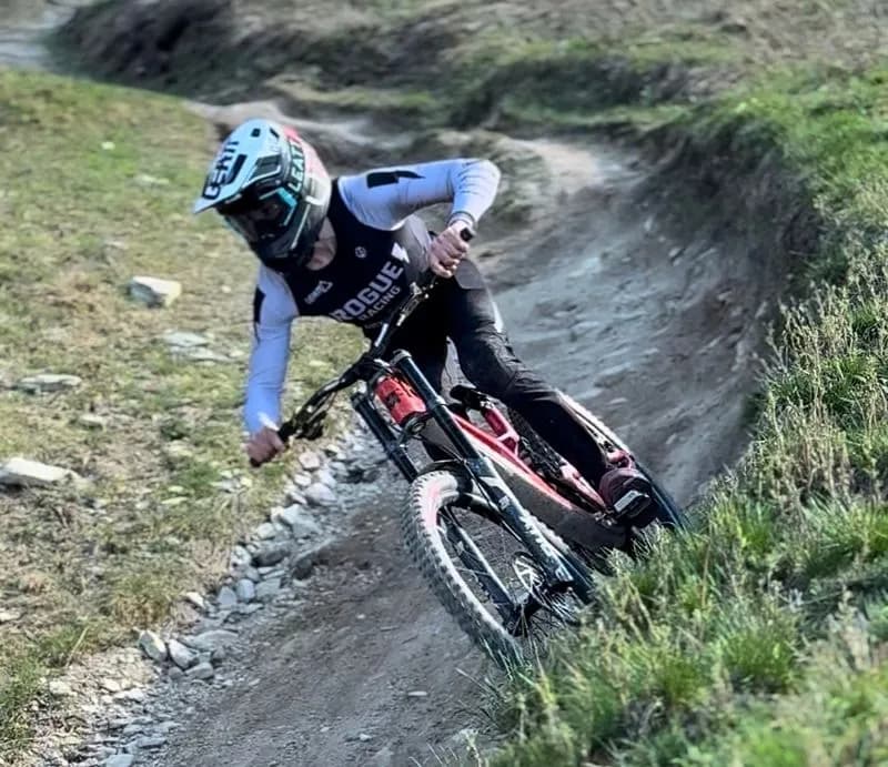 PRASCORSANO - Velocità, precisione e controllo: Lorenzo Mascherini alla ribalta nella Coppa del mondo di downhill - FOTO