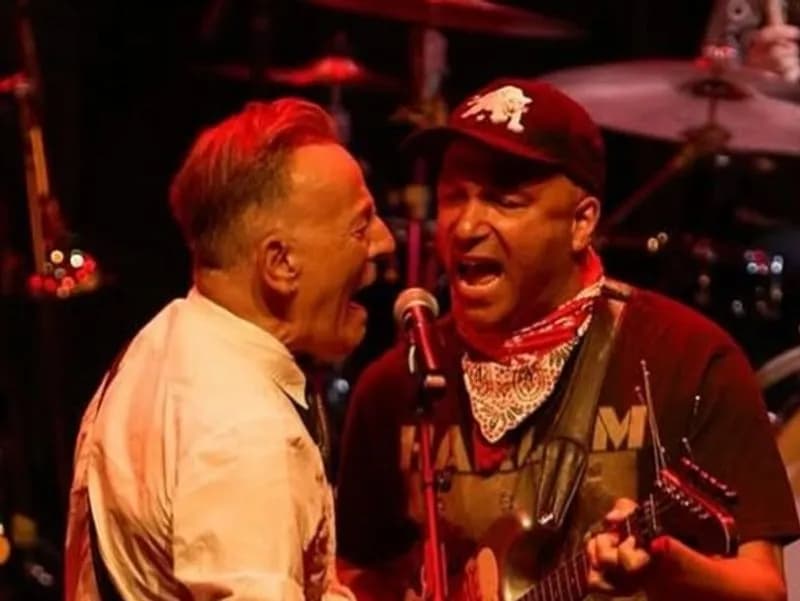 PRATIGLIONE - Il cittadino onorario Tom Morello e Bruce Springsteen in concerto a Minneapolis contro l'Ice