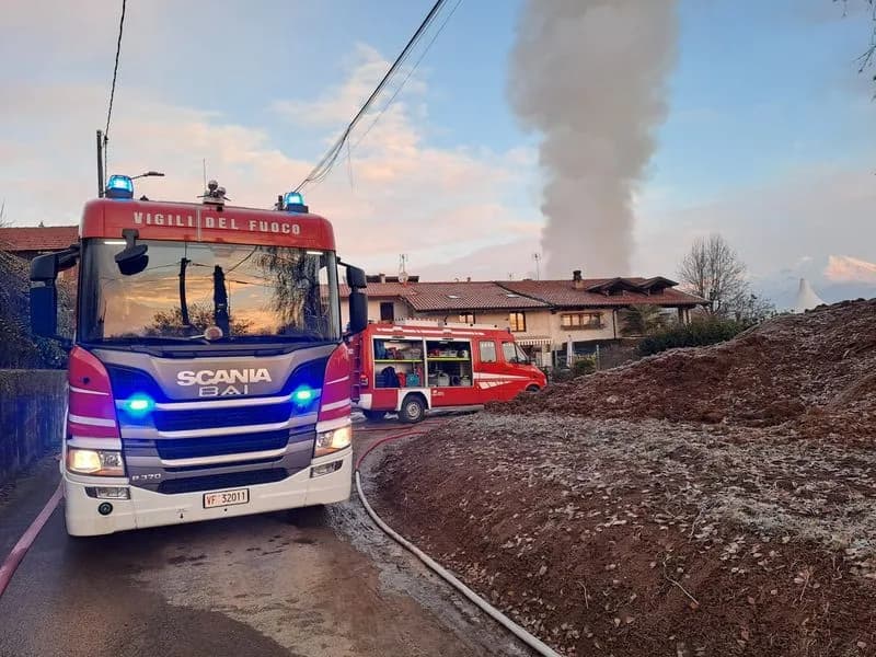 RIVARA - E' in prognosi riservata al Cto la donna rimasta ustionata nell'incendio della propria casa - FOTO