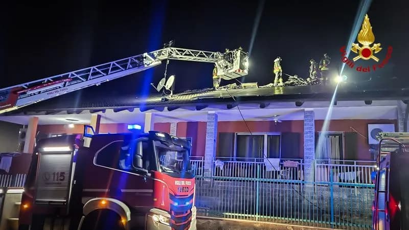 RIVARA - Incendio devasta un'abitazione alla periferia del paese: sei persone coinvolte - FOTO