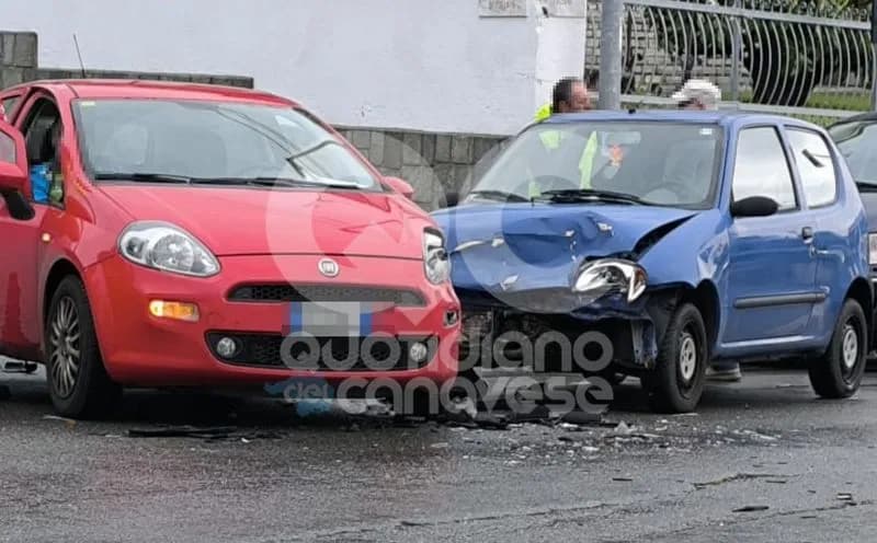 RIVARA - Scontro tra due auto al semaforo: due automobilisti feriti - FOTO