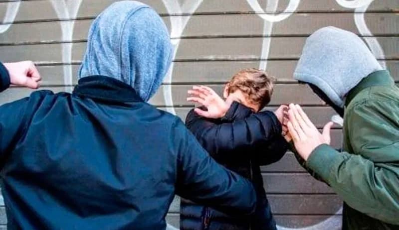 RIVAROLO CANAVESE - Studente 16enne aggredito con calci e pugni da un gruppo di ragazzi