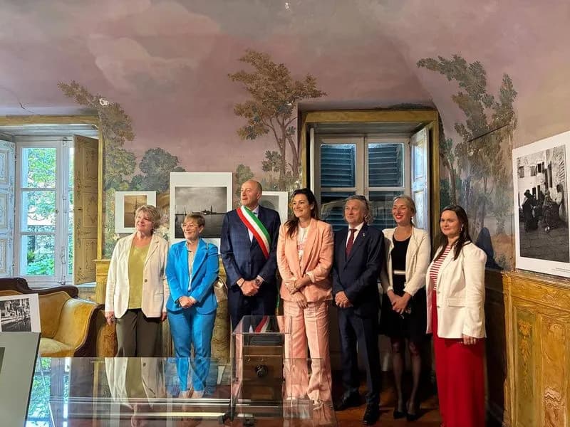 RIVAROLO CANAVESE - Alena Seredova ospite in città per la mostra «Karel Chotec - I viaggi italiani di un fotografo dal sangue blu»