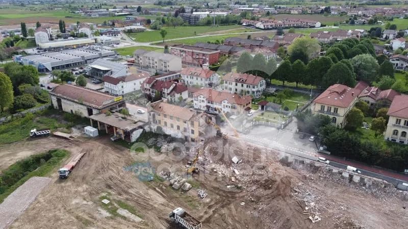RIVAROLO CANAVESE - Uno sguardo con il drone ai lavori nell'ex Salp, dove nascerà la nuova area commerciale della città - FOTO