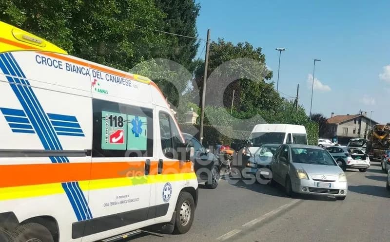 RIVAROLO CANAVESE - Incidente in corso Torino, ferita un'automobilista - FOTO