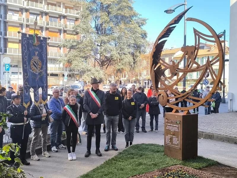 RIVAROLO CANAVESE - Inaugurata l'opera dedicata ai 100 anni del Gruppo Alpini della città - FOTO e VIDEO