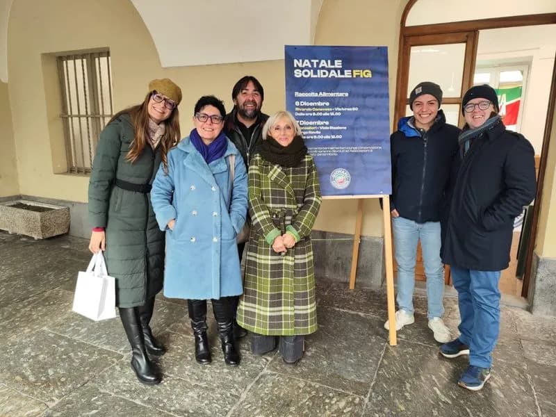 RIVAROLO CANAVESE - Natale solidale, grazie a Forza Italia Giovani raccolti 40 chili di generi alimentari