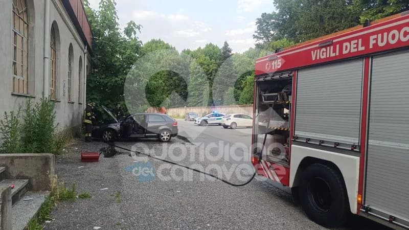 RIVAROLO CANAVESE - Incendio auto all'ex Vallesusa - FOTO