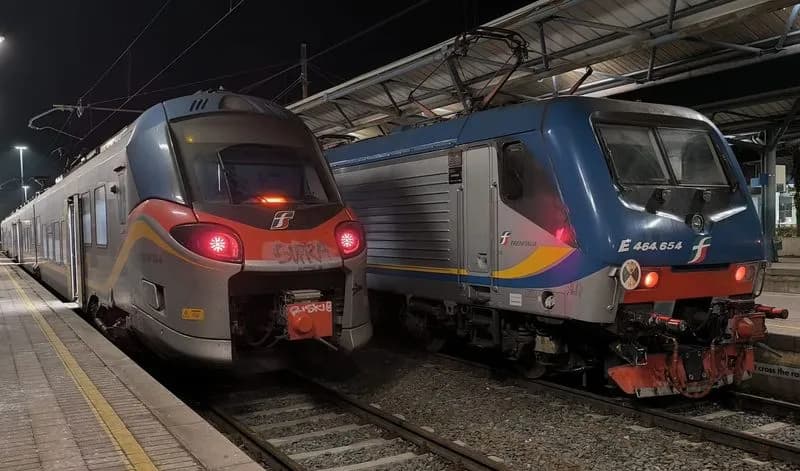 TRENO INVESTE UN UOMO A MONCALIERI - Treni soppressi sulla Rivarolo-Chieri, giornata difficile per i pendolari