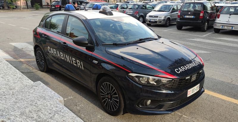 RIVAROLO CANAVESE - Mangia ma non vuole pagare, devono intervenire i carabinieri