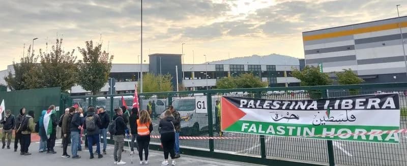 SCIOPERO GENERALE - Manifestazione a Rivarolo Canavese, bloccata la sede Amazon di Brandizzo