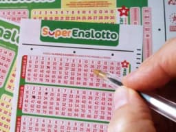 RIVAROLO CANAVESE - Vince 18 mila euro sfiorando il 6 al SuperEnalotto