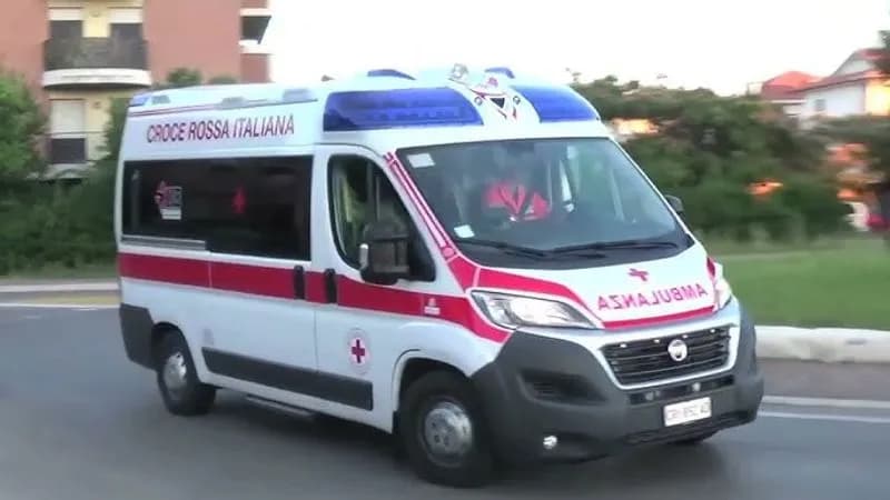 ROCCA CANAVESE - Colpito da un malore mentre è al bar, cade e sbatte la testa: salvato dall'ex sindaco del paese