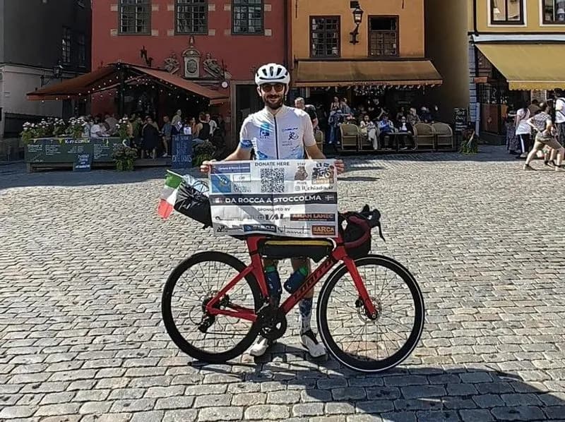 ROCCA CANAVESE - Fino a Stoccolma in bici per la ricerca sul cancro: impresa compiuta per Andrea Chiadò Puli - FOTO
