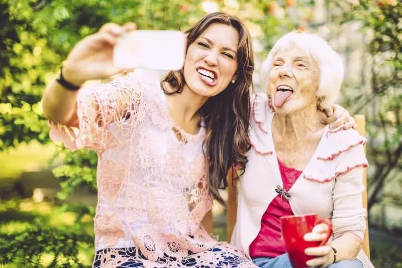 SOCIETA' - Le Rsa che aprono le porte ai giovani