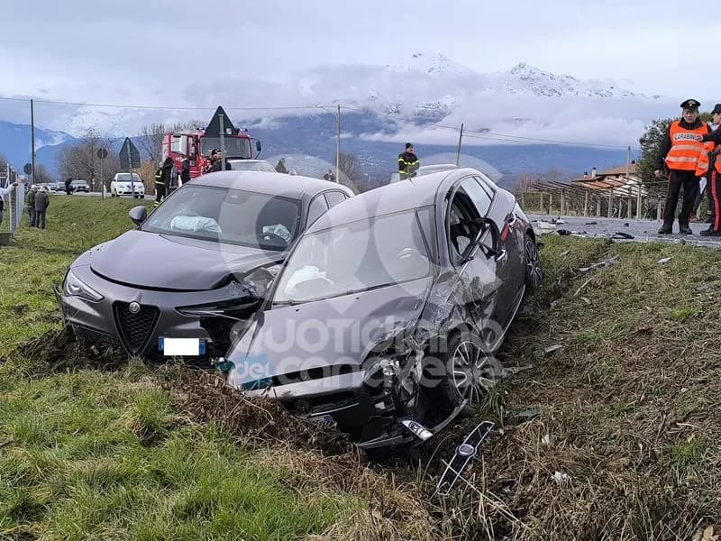 SALASSA - Spaventoso schianto sulla 460: tre persone ferite - FOTO e VIDEO