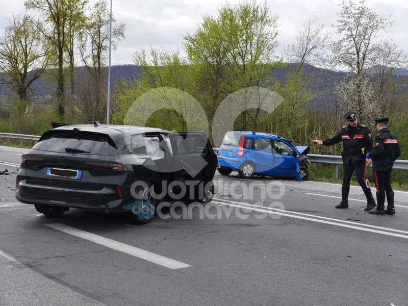 INCIDENTE MORTALE SULLA PEDEMONTANA - Scontro alle porte di Ivrea: morta una donna - FOTO e VIDEO