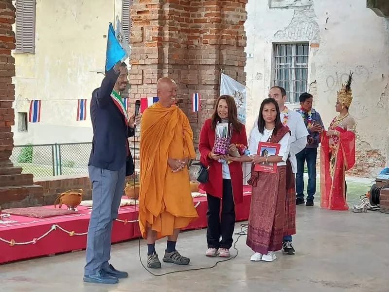 SAN BENIGNO CANAVESE - Ospitati i monaci buddisti in cammino per la pace - FOTO