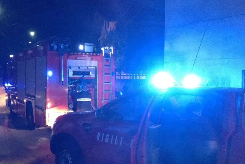 SAN CARLO CANAVESE - Dà fuoco ad una villa in costruzione a Spinerano: denunciato un uomo