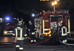 SAN FRANCESCO AL CAMPO - Furioso incendio in via Bruna: case inagibili e tre famiglie sfollate