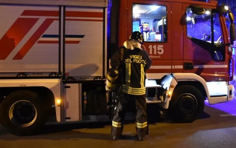 SAN GIORGIO CANAVESE - A fuoco il tetto di un'abitazione: paura in via Michela