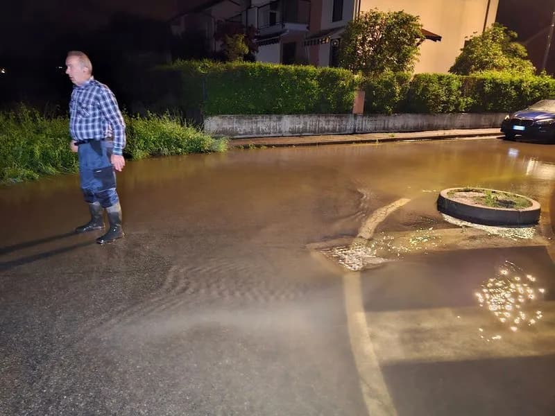 SAN GIORGIO CANAVESE - Temporale con allagamenti in paese, il sindaco: «Urge trovare una soluzione» - FOTO