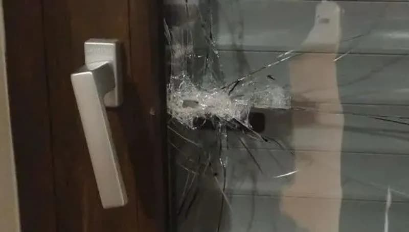 SAN GIUSTO CANAVESE - Torna a casa e si trova davanti i ladri che scappano sul balcone: paura in paese