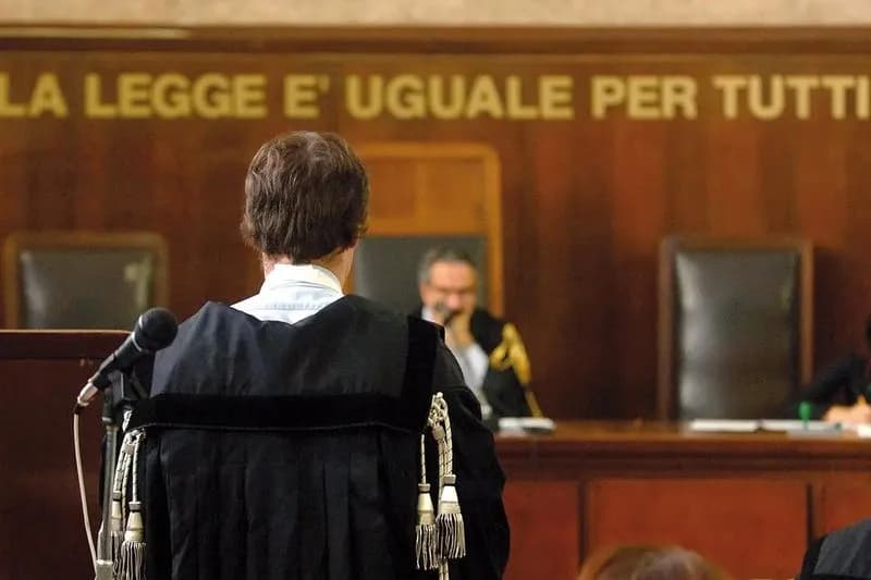 SAN MAURIZIO CANAVESE - Un professore è finito a processo accusato di stalking da una sua allieva