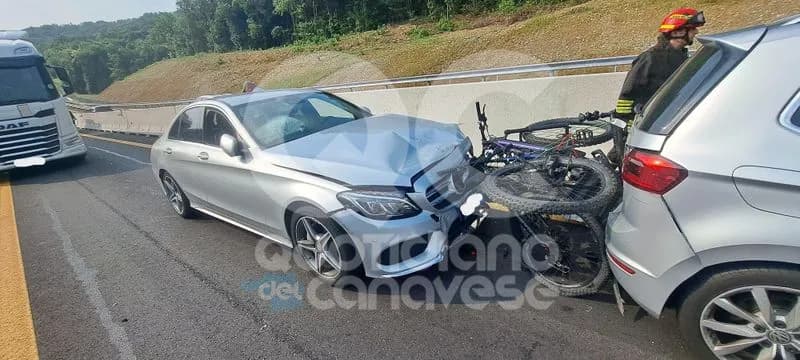 SCHIANTO SULLA IVREA-SANTHIA' - Due feriti e sei chilometri di coda in direzione Ivrea: traffico in tilt - FOTO