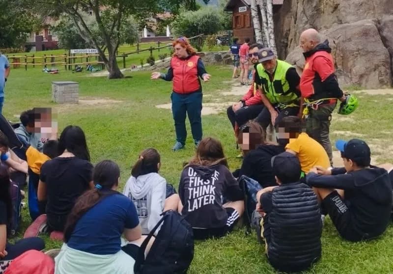SETTIMO VITTONE - I ragazzi delle medie «a lezione» dal Soccorso Alpino - FOTO
