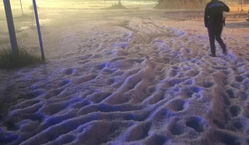 FORTE GRANDINATA SUL CANAVESE - Colpita la zona di Strambino: a terra ghiaccio come neve - FOTO