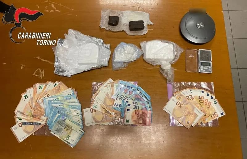 STRAMBINO - Spaccio di droga nella zona del lago Sirio: 47enne arrestato, denunciata la moglie