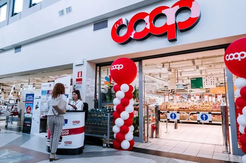 STRAMBINO - Dopo i lavori di ristrutturazione ha riaperto il supermercato Coop - FOTO