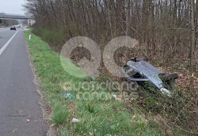 BAIRO-TORRE CANAVESE - Schianto sulla pedemontana, auto finisce fuori strada: una ragazza al volante
